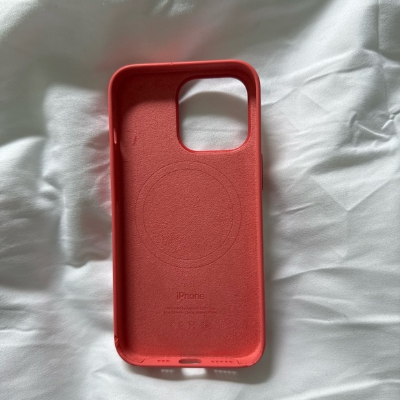 Apple Pomelo iPhone 13 Pro silicone case - Picture 2 of 4